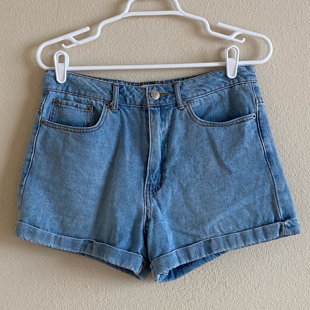 FOREVER 21 light wash denim shorts